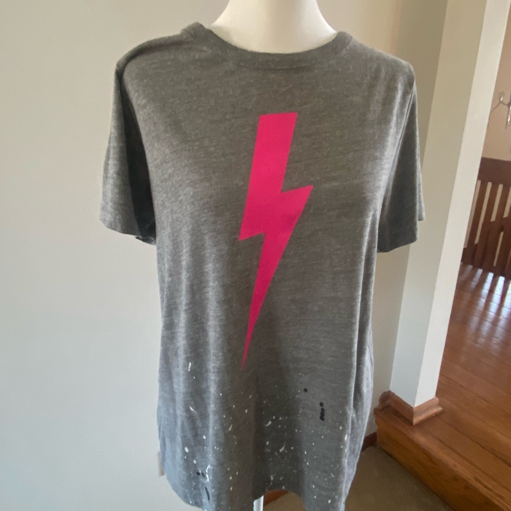 Cute Evereve t-shirt size large.